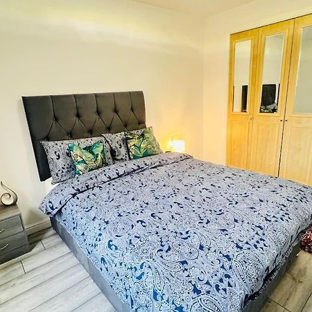 Superb 2 Bedroom Apartment With Free Parking 에든버러 외부 사진