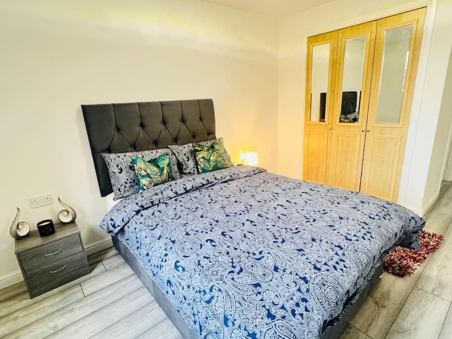Superb 2 Bedroom Apartment With Free Parking 에든버러 외부 사진