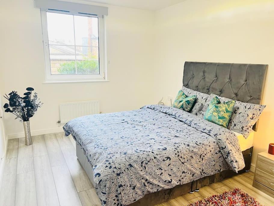 Superb 2 Bedroom Apartment With Free Parking 에든버러 외부 사진