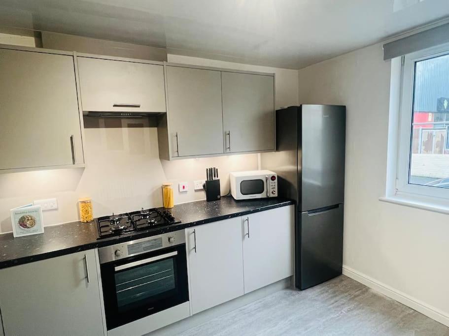 Superb 2 Bedroom Apartment With Free Parking 에든버러 외부 사진