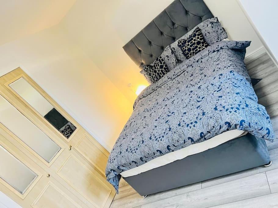 Superb 2 Bedroom Apartment With Free Parking 에든버러 외부 사진